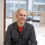 Diretor de elétricos e tecnologia da Ford deixa a companhia após reorganização interna