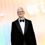 Tim Cook deixa presidência da Apple em 1º de setembro; John Ternus assumirá o cargo