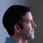 John Ternus assume comando da Apple com agenda repleta de disputas regulatórias e desafios em IA