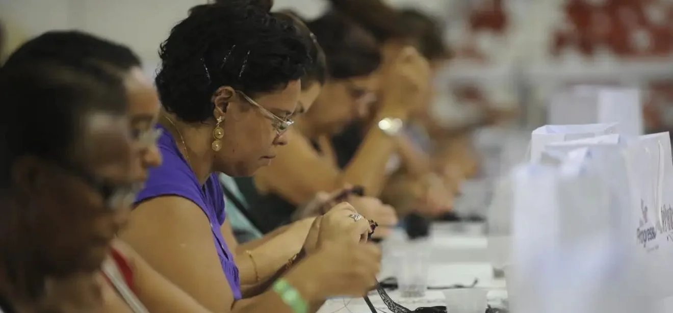 Estudo do Banco Inter prevê queda de 0,82% no PIB com redução da jornada e fim do regime 6×1 - Imagem do artigo