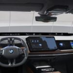 BMW Série 7 2027 estreia com tela de 14,6″ para o passageiro em todas as versões