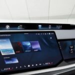 BMW lança tela exclusiva para passageiro que se apaga sozinha quando o banco está vazio