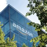 Amazon reorganiza podcasts e aposta em vendas integradas para ampliar receita