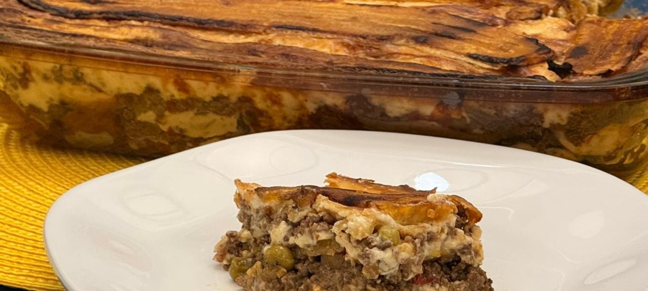 Lasanha de banana-da-terra com carne moída ganha versão cremosa ensinada por Flávio Cézar - Imagem do artigo