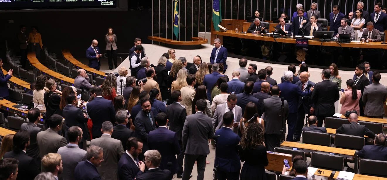 Derrotas no Congresso evidenciam desgaste político do governo Lula, aponta editorial - Imagem do artigo