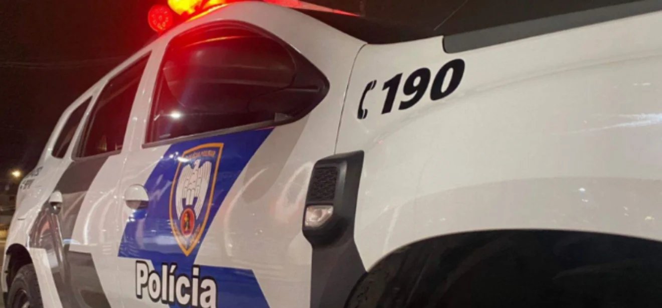 Homem atira, invade residência e faz mulher e criança saltarem de janela em Cariacica - Imagem do artigo
