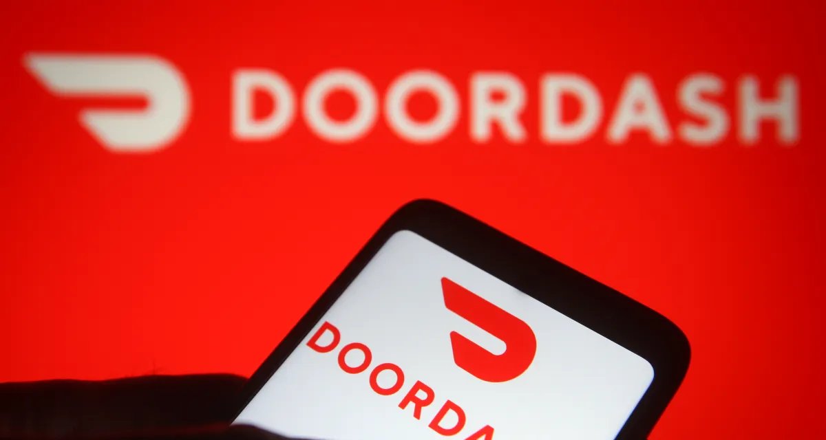 DoorDash lança pacote de IA para agilizar cadastro de restaurantes e melhorar imagens de pratos - Imagem do artigo