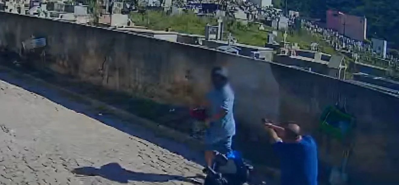 Pai de suspeito é preso após tentativa de homicídio; atirador continua foragido em Barra de São Francisco - Imagem do artigo