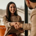 Empresas reforçam contratações imediatas com opções de trabalho remoto e presencial