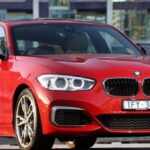 BMW planeja Série 1 elétrica e a combustão para 2028, com tração traseira de volta na versão EV