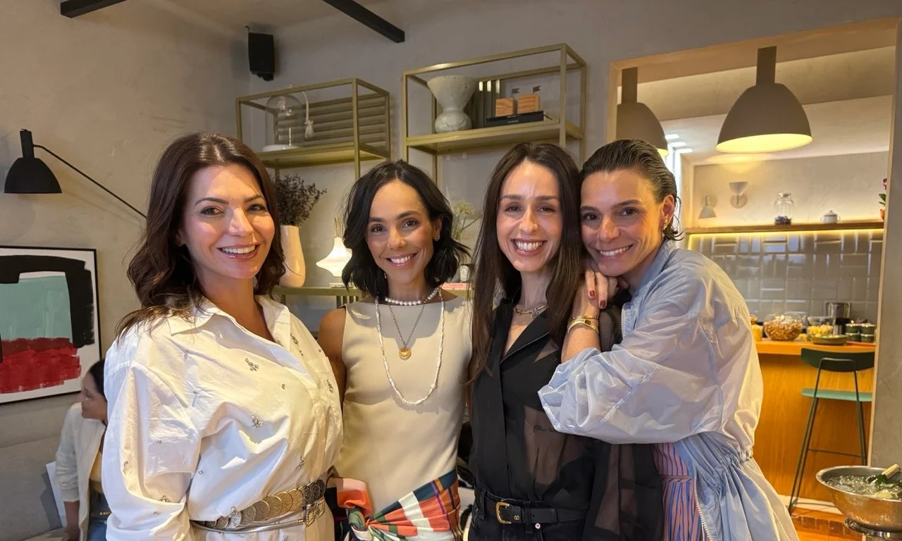 Designer Carolina Neves estreia no vestuário com coleção inspirada no verão europeu - Imagem do artigo