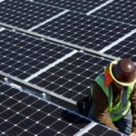 Energia solar deve liderar matriz global até 2035, mas demanda de data centers ainda favorecerá fósseis