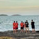 Pescador some após escorregar de pedra e ser levado pelo mar em Guarapari