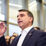 Flávio Bolsonaro confirma visita a Vorcaro durante prisão domiciliar