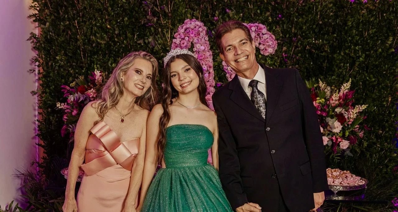 Festa de 15 anos de Ana Carolina Araujo reúne convidados no Leblon - Imagem do artigo