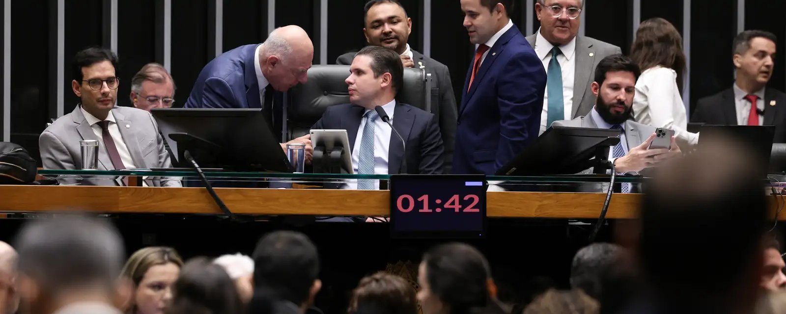 Apresentação do relatório sobre o fim da escala 6×1 é adiada para segunda-feira - Imagem do artigo