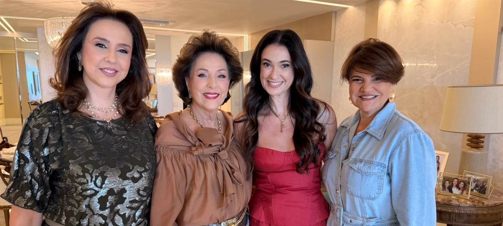 Dalva Carone reúne 50 amigas em almoço de aniversário na Praia da Costa - Imagem do artigo