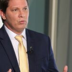 Câmara notifica Flávio Dino sobre viagem internacional não autorizada de Mário Frias