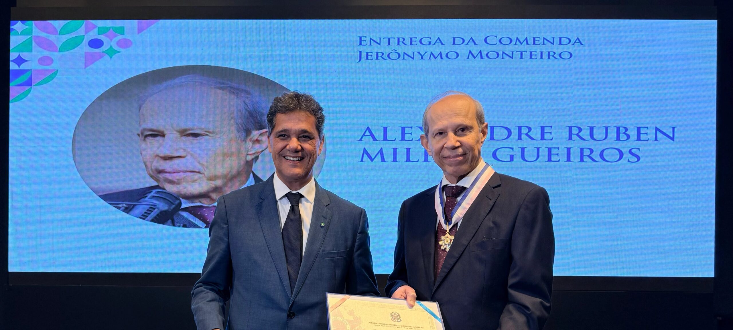 Governador entrega Comenda Jerônymo Monteiro ao pastor Alexandre Gueiros no Palácio Anchieta - Imagem do artigo