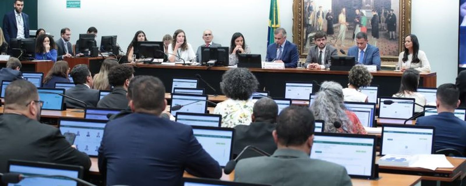 CCJ da Câmara suspende discussão sobre PEC que reduz maioridade penal - Imagem do artigo