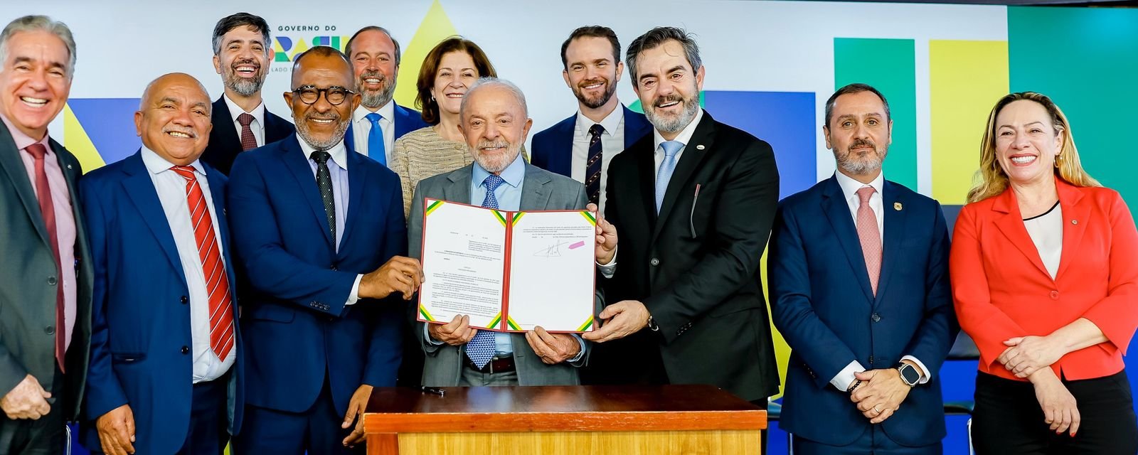 Lula assina decreto que regulamenta Estatuto da Segurança Privada - Imagem do artigo