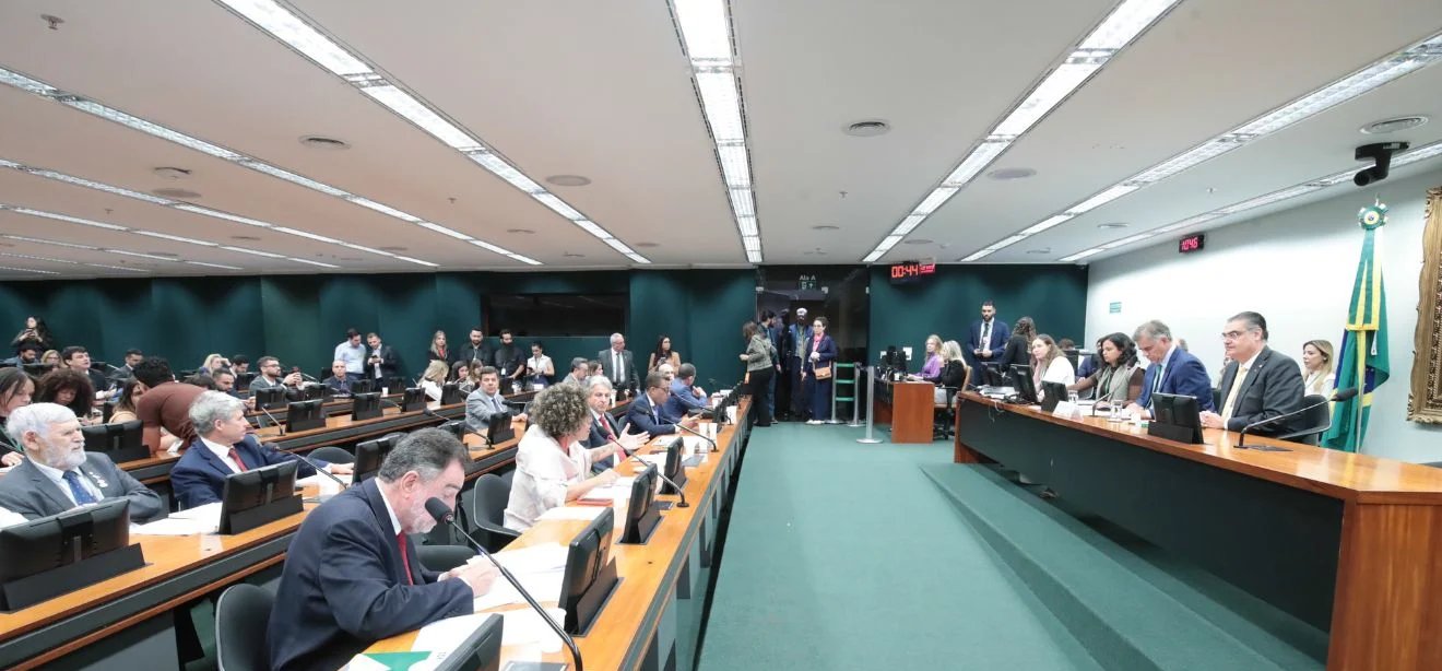 CCJ da Câmara aprova PEC que diminui maioridade penal para 16 anos - Imagem do artigo