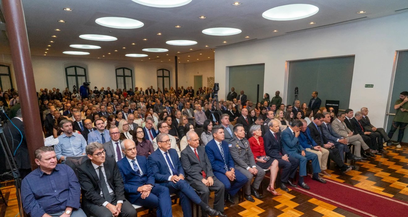Pastor Alexandre Gueiros recebe Comenda Jerônymo Monteiro, maior honraria do Espírito Santo - Imagem do artigo
