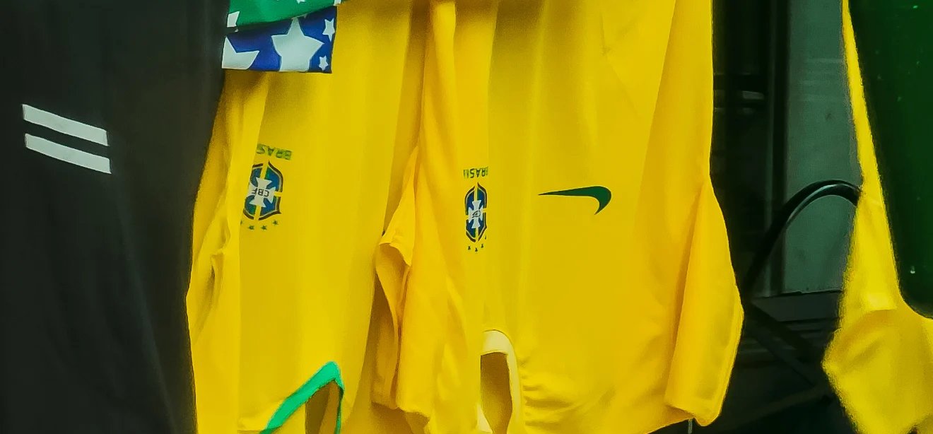 Motoboy contratado por aplicativo desaparece com 14 camisas da Seleção e causa prejuízo de R$ 1,4 mil em Vila Velha - Imagem do artigo