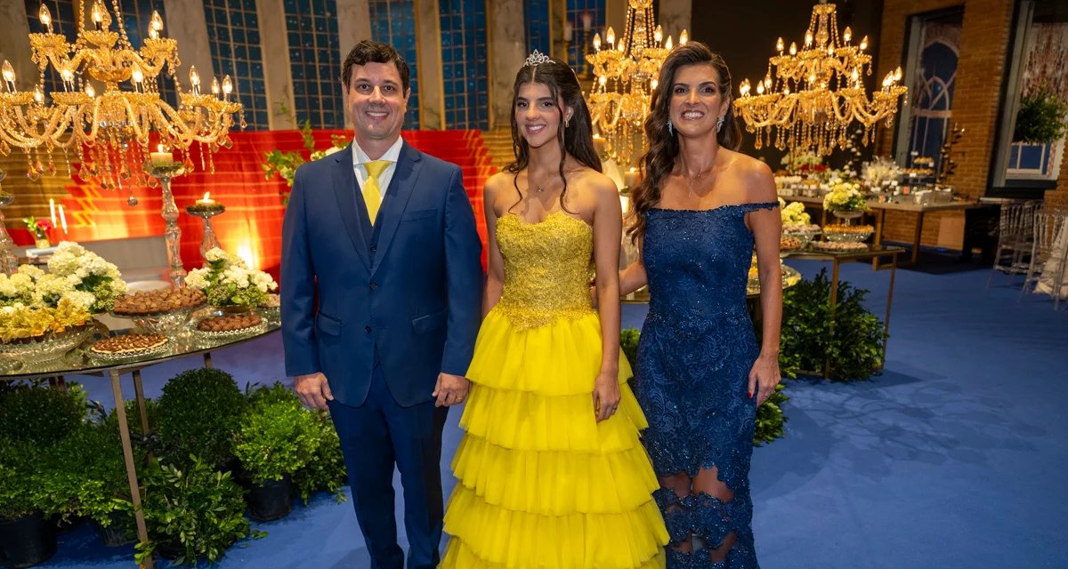 Festa de 15 anos de Luiza de Freitas reúne convidados no Le Buffet Lounge - Imagem do artigo