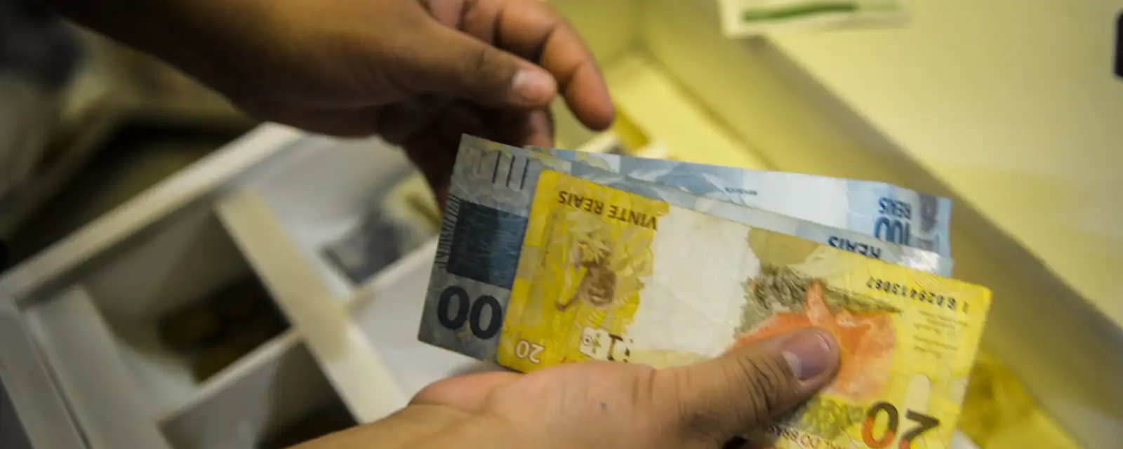 Governo libera pagamento do abono salarial para nascidos em julho e agosto - Imagem do artigo