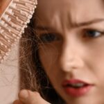 Hibisco é apontado como aliado de baixo custo para combater a queda de cabelo