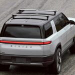 Rivian demite centenas de funcionários uma semana após início das entregas do SUV R2