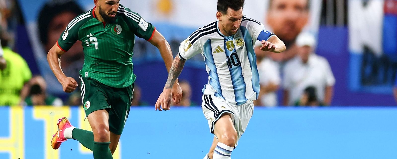 Messi iguala recorde de gols em Copas e comanda triunfo argentino na abertura do Grupo J - Imagem do artigo