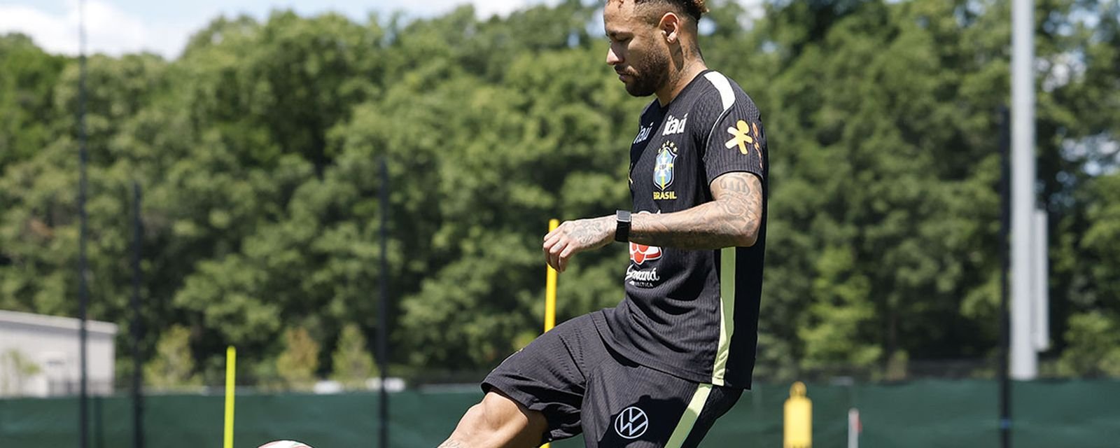 Neymar retorna aos treinos da Seleção dois dias antes de enfrentar o Haiti - Imagem do artigo