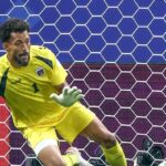 Aos 40 anos, goleiro Vozinha vira sensação da Copa e aguarda novo clube