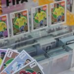Troca de figurinhas reduz em até 80% o custo para completar álbum da Copa 2026