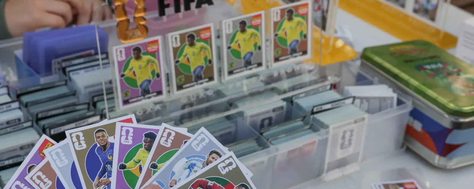 Troca de figurinhas reduz em até 80% o custo para completar álbum da Copa 2026 - Imagem do artigo