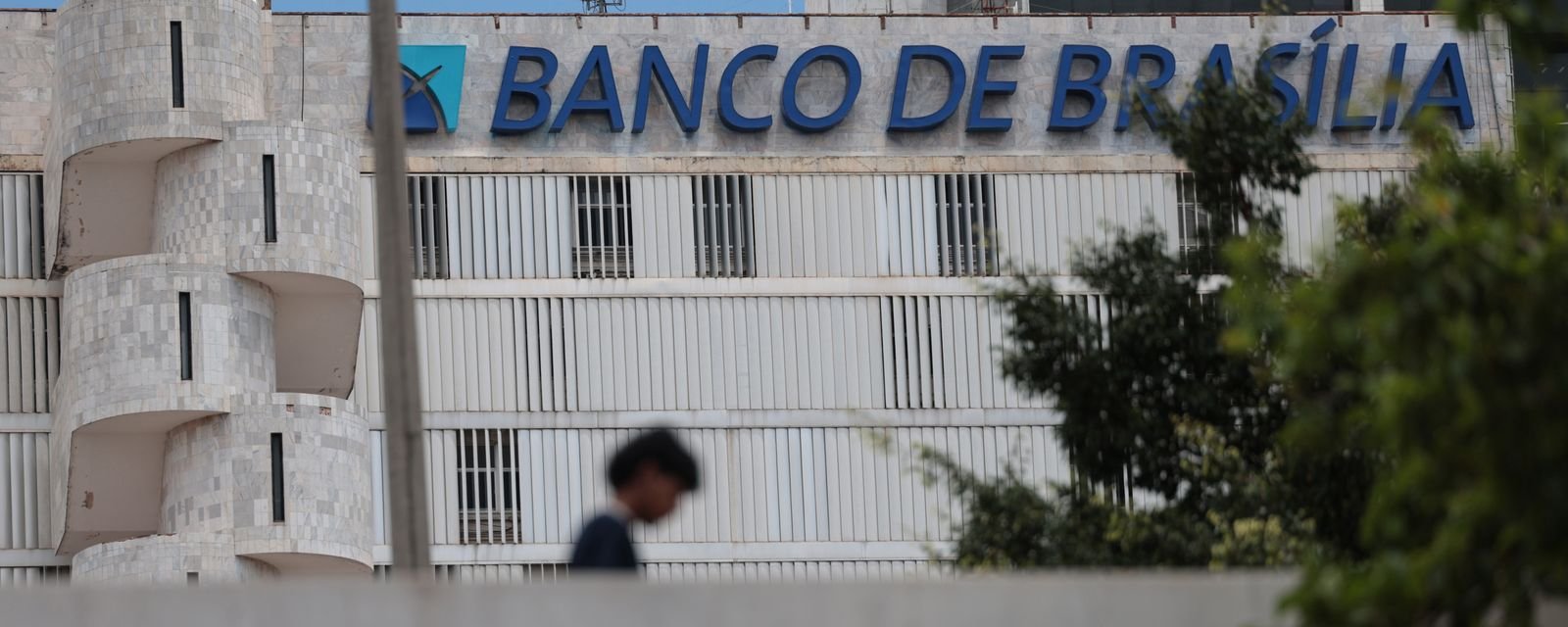 BRB e PicPay são investigados por descontos indevidos em salários no DF - Imagem do artigo