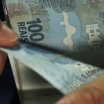 Prazo para empresas enviarem dados do abono salarial termina neste sábado Prazo para empresas enviarem dados do abono salarial termina neste sábado