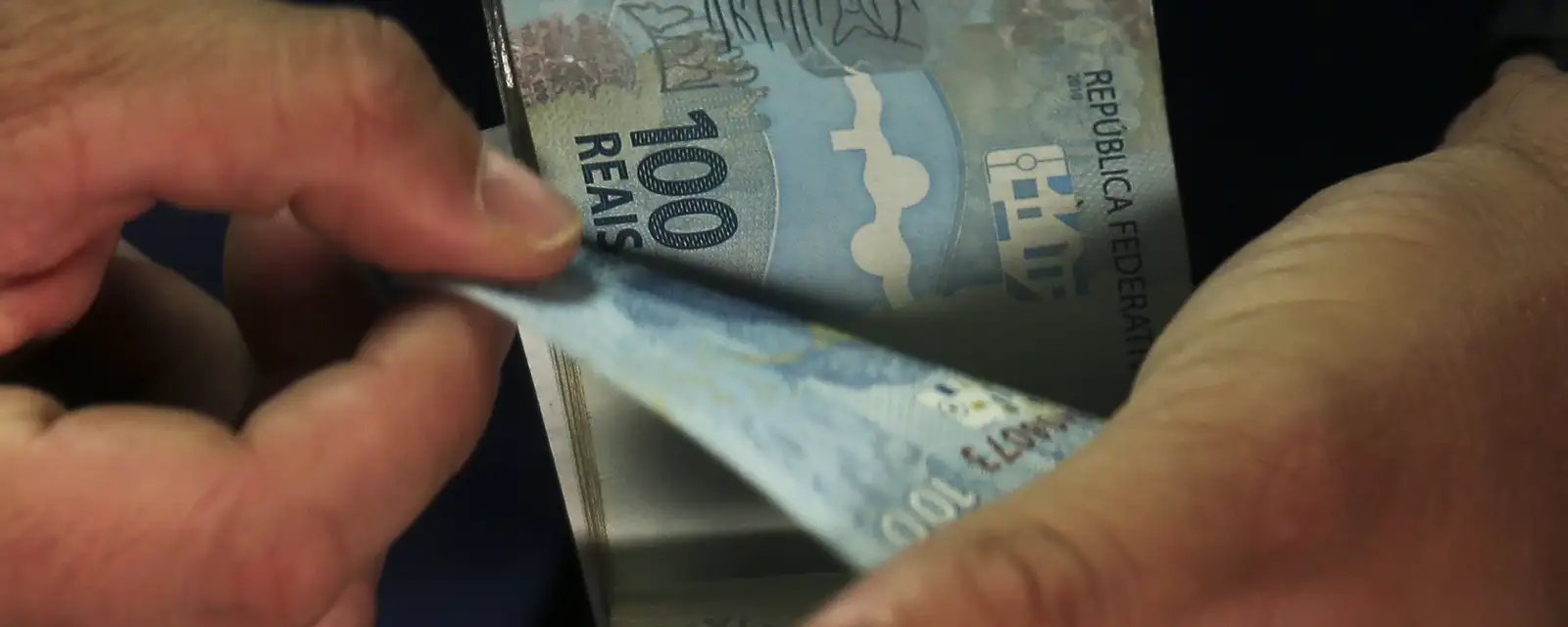 Prazo para empresas enviarem dados do abono salarial termina neste sábado - Imagem do artigo