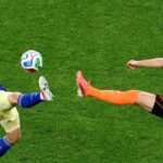 Holanda aplica 5 a 1 na Suécia e assume liderança do Grupo F