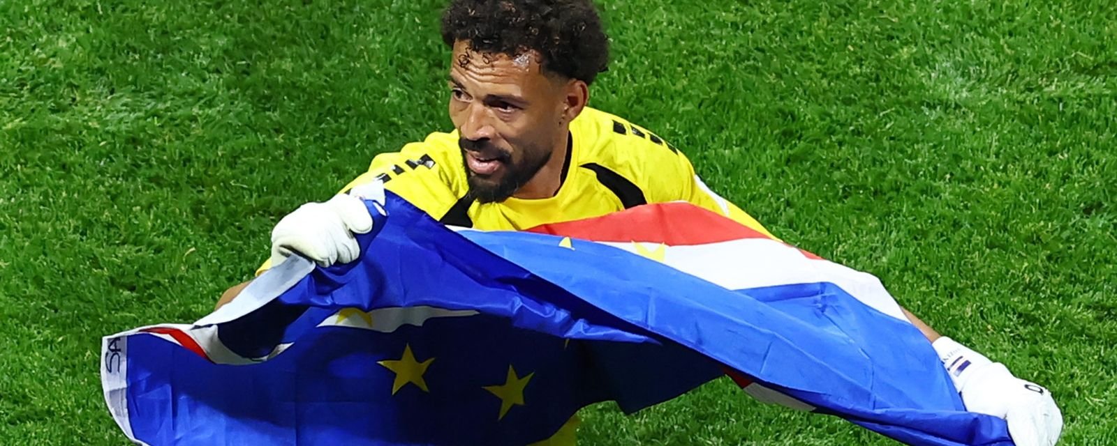 Vozinha agradece apoio após brilhar na Copa e diz que seguirá jogando - Imagem do artigo