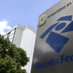 Receita Federal detecta drogas escondidas em carga de madeira