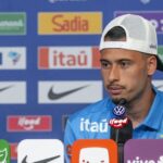 Martinelli se coloca como opção para vaga de Raphinha e exalta empenho de Neymar Martinelli se coloca como opção para vaga de Raphinha e exalta empenho de Neymar