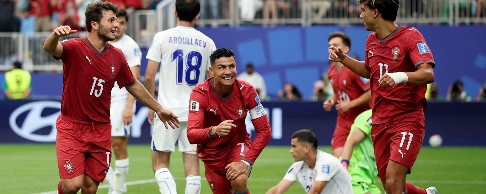 Cristiano Ronaldo marca duas vezes, e Portugal goleia o Uzbequistão por 5 a 0 na Copa - Imagem do artigo