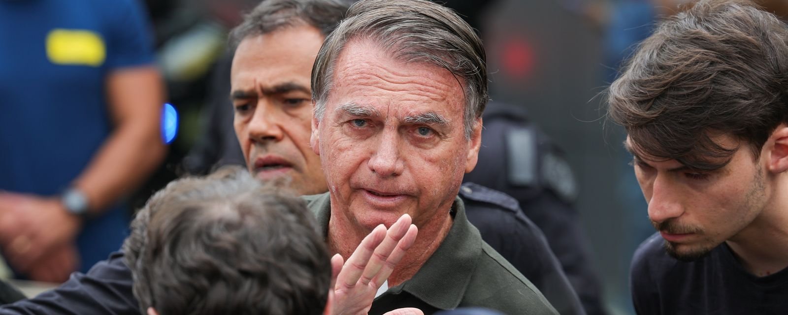Bolsonaro presta depoimento sobre arma de fogo apreendida no DF - Imagem do artigo