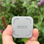 Brick: peça magnética de US$ 59 promete cortar tempo de tela exigindo aproximação física do celular