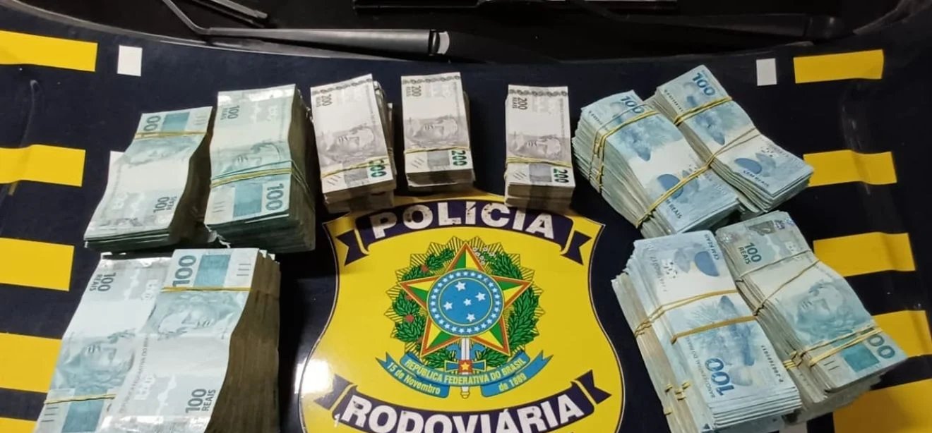 PRF apreende R$ 500 mil em espécie durante fiscalização de ônibus na BR-262 - Imagem do artigo