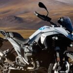 BMW R 1300 GS 2026 chega com ponteira Akrapovic e preços a partir de R$ 115.990