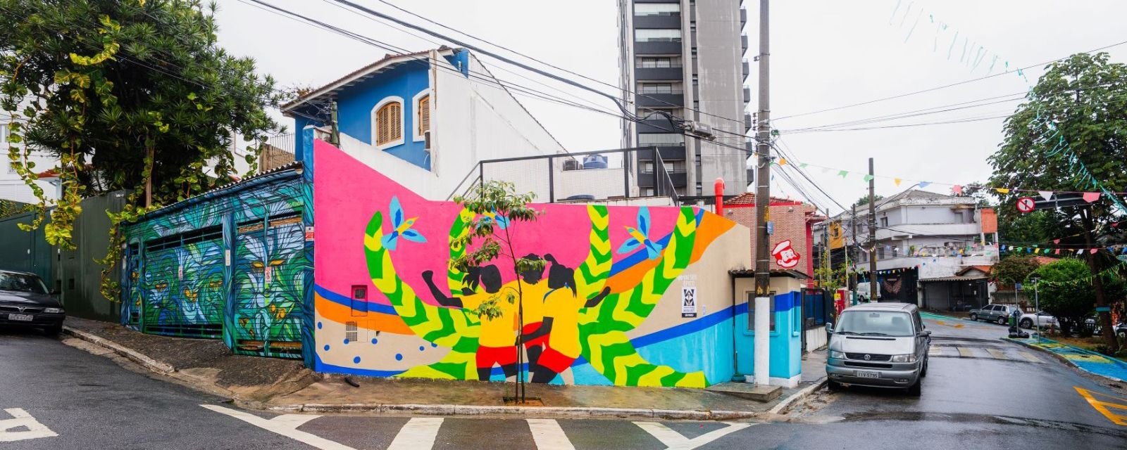 Mural de Aline Bispo em São Paulo exalta futebol feminino a um ano da Copa de 2027 - Imagem do artigo